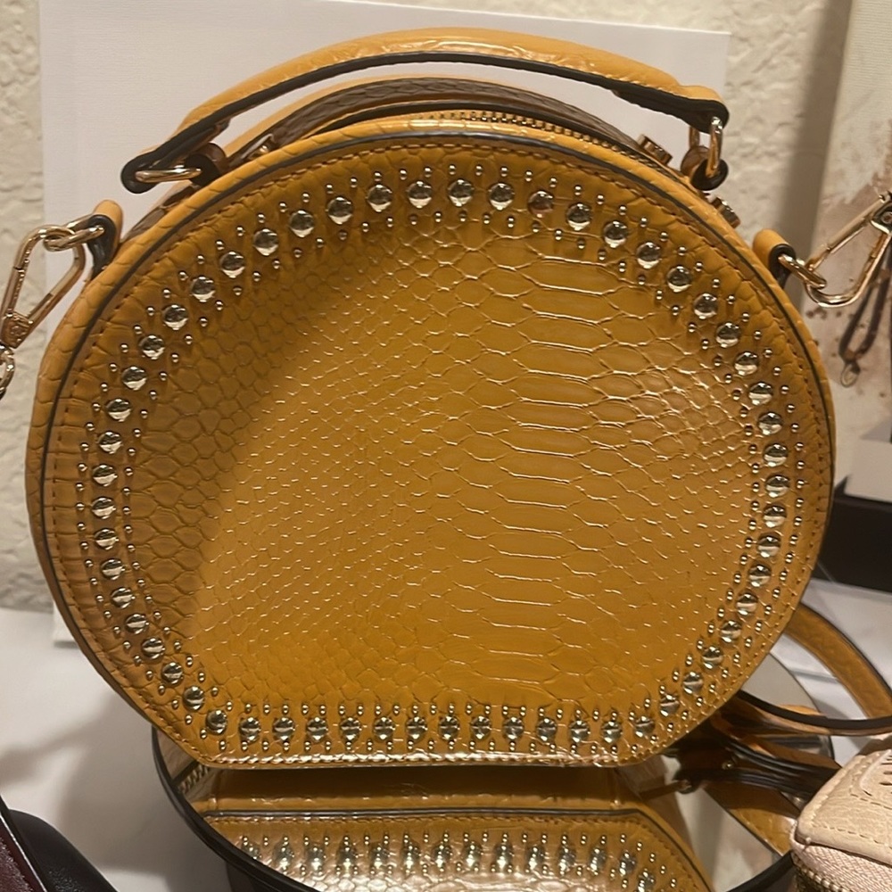 NWT NWOT EUC FASHION BAGS PICK 1 BAG or WALLET $25 per bag/clutch per wallet. - Picture 7 of 17